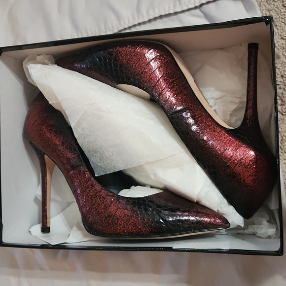 Beautiful black and red snake like print heel sz 9 m from boutique 9. - Picture 6 of 6